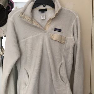 Women’s Patagonia pullover off white & white
